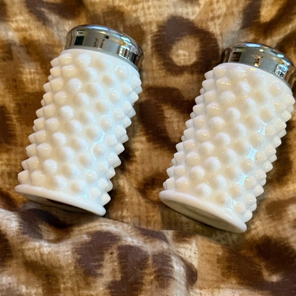 Fenton White Hobnail Salt and Pepper Shakers with Silver Tops EUC - Picture 4 of 16